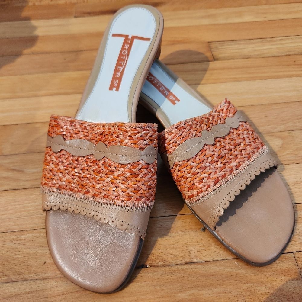 Trotters Women's Size US 7.5 Brown & Coral Woven Slide Sandals Summer Rubber
